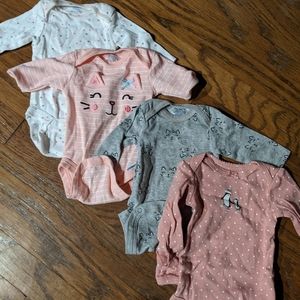 Gerber Newborn baby onesies Bundle (4)